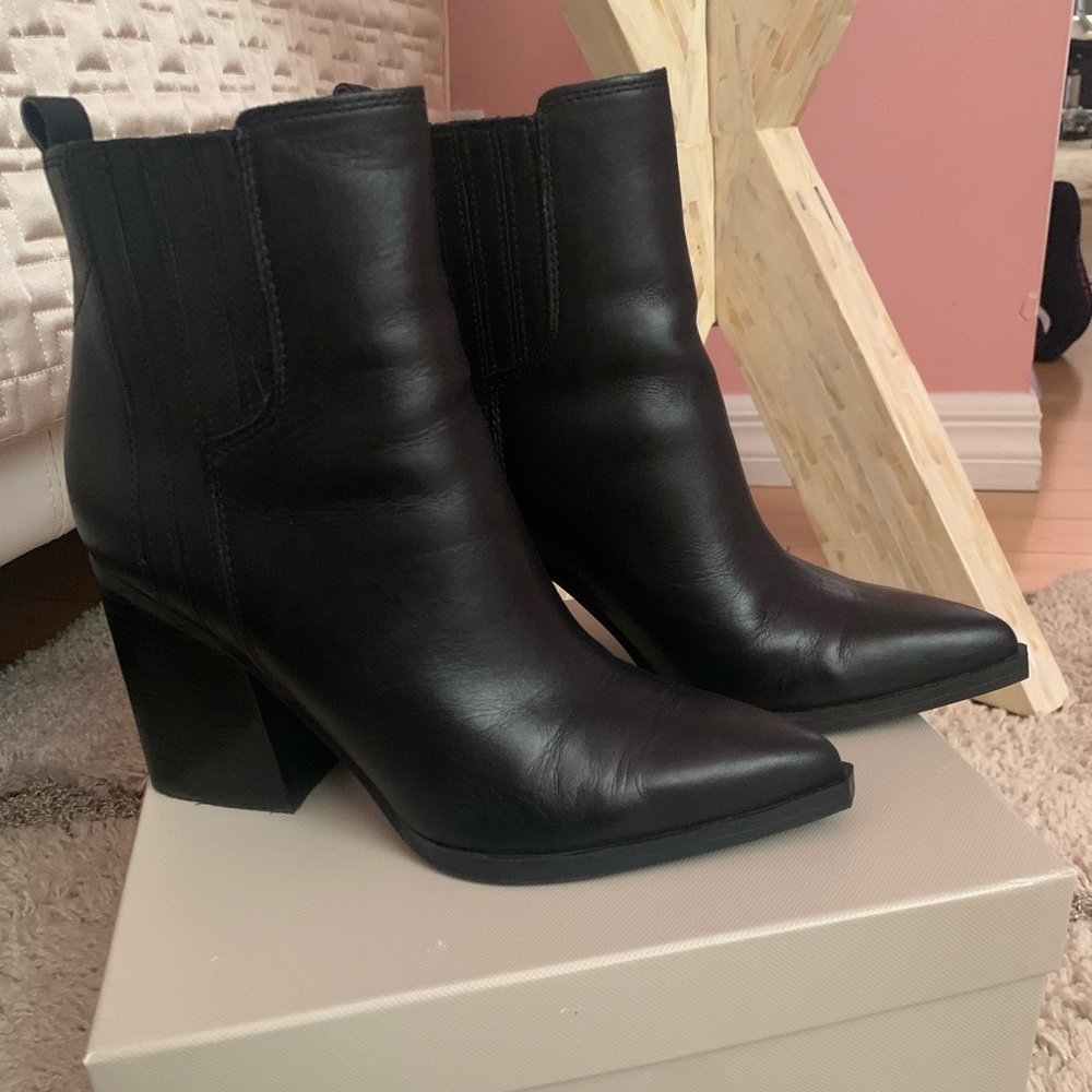 Black Marc Fisher Oshay Shoes